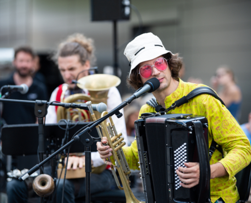 Musiker spielt Trompete und Akkordeon beim Alpenrausch Festival im Gasteig HP8